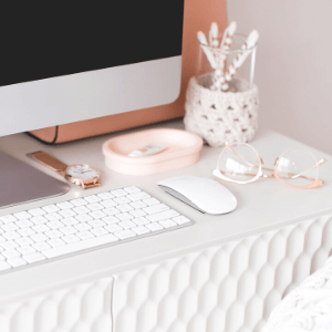 shows a computer with keyboard and mouse - category image for start a blog