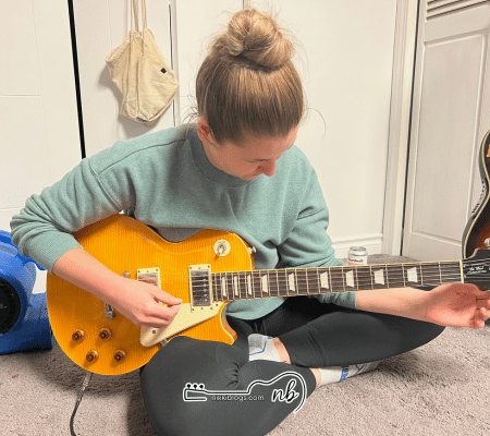 woman tuning epiphone les paul beginer guitar