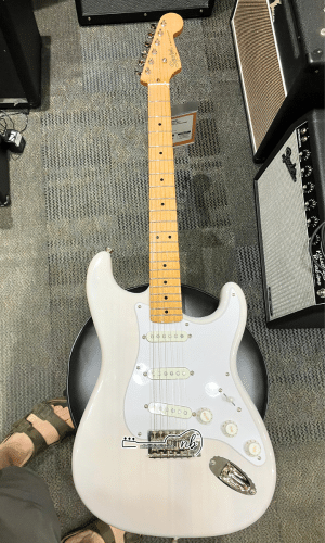 best beginner electric guitar squire stratocaster